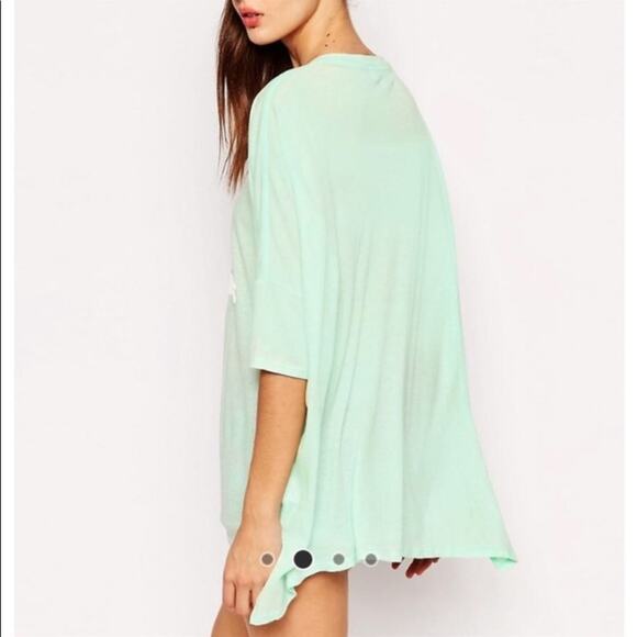 WILDFOX Womens Dessert First Oversized V-Neck Printed Aqua Tee Size XS - Picture 4 of 11